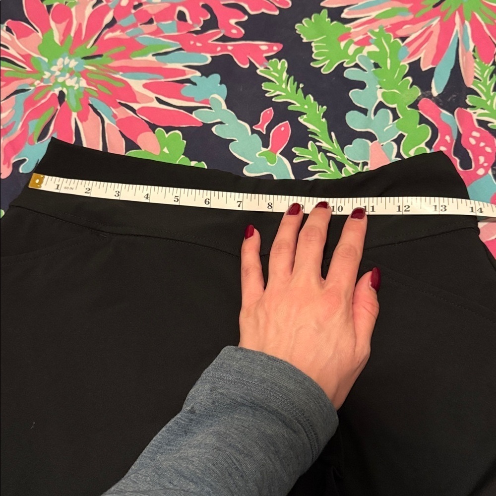Lilly Pulitzer Beatriz Skort UPF 50+, Style# 012315, Size 0, Onyx - Picture 8 of 11